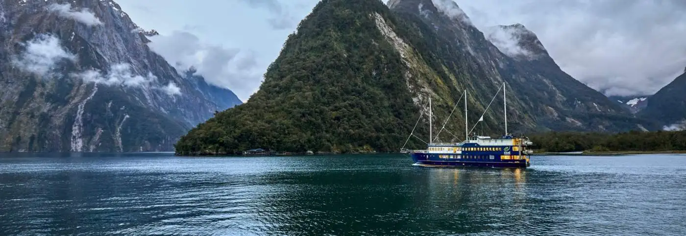9233 Milford Sound Fiordland Matt Crawford